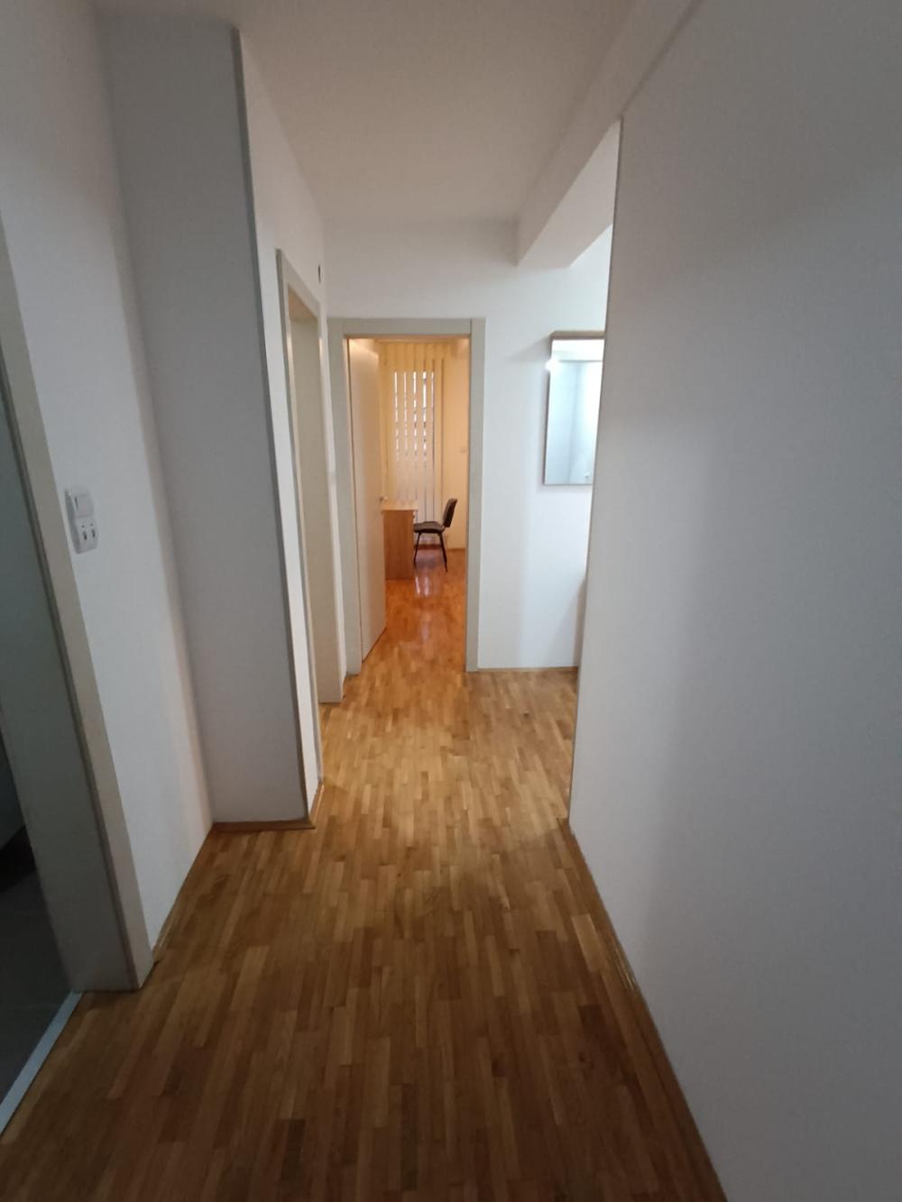 Slika 3 - Komforan 3.5 stan, novogranja na Crvenom Pevcu